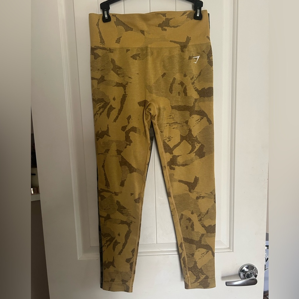 Gymshark Women’s Camo Leggings - Tan